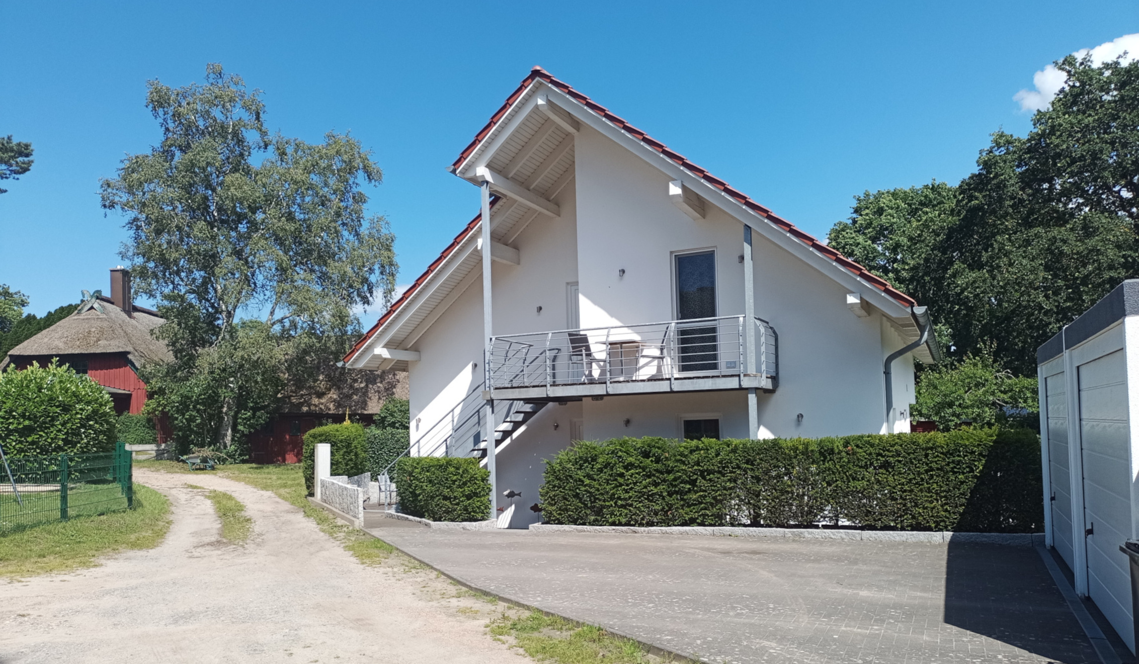 Wohnhaus mit Brunnen Hohe Str. Prerow 2024